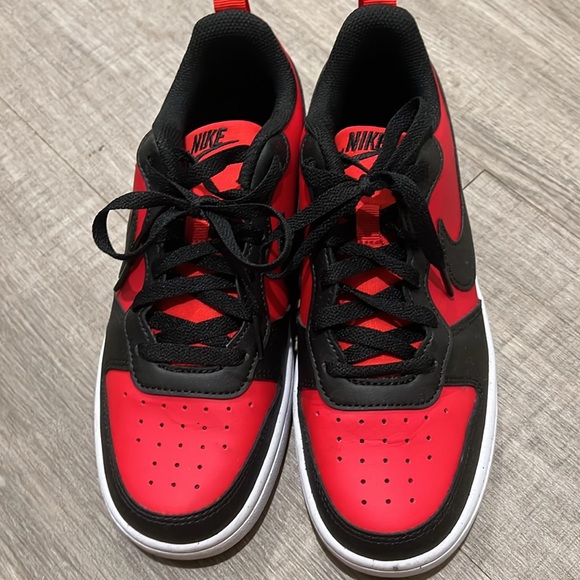 Nike black red leather low dunks sneakers - Picture 2 of 7